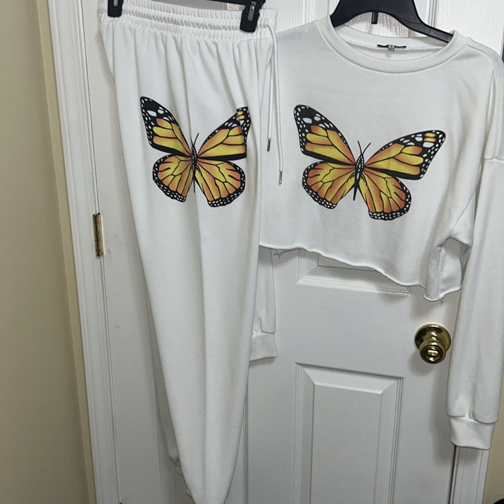 Butterfly Jogger Set - Picture 12 of 12